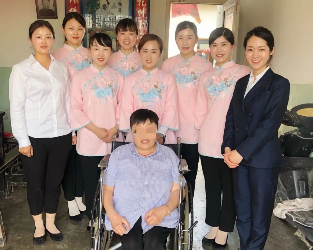 助殘日里船娘們包的餃子，溫暖了她的心